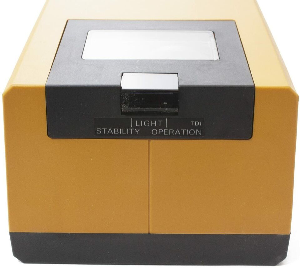 MMTC Omron E3K Industrial Photoelectric Sensor – 40 ft. Range with 3″ Reflector